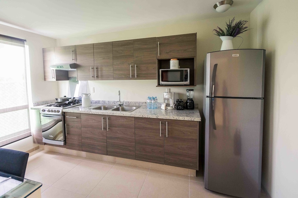 REDWODD VILLAS 4/44