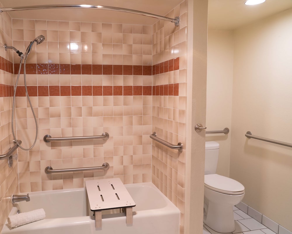 Best Western Plus Monterey Inn 10/46
