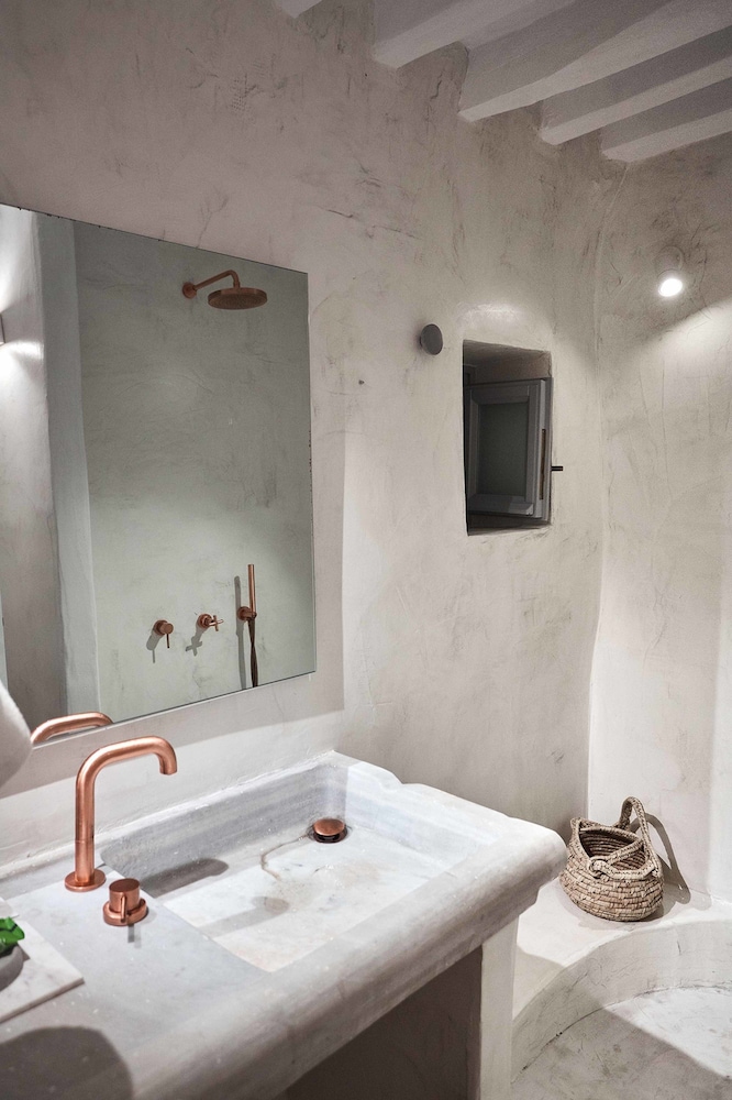 Living Theros Luxury Suites 17/50