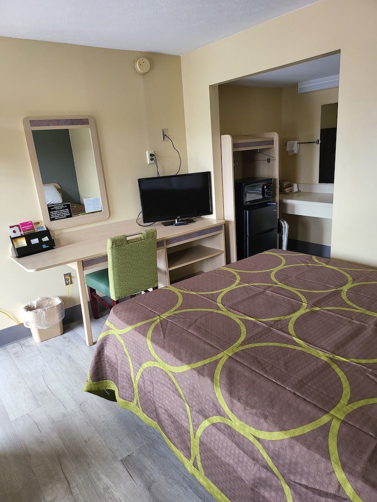 Budget Host Inn 17/24