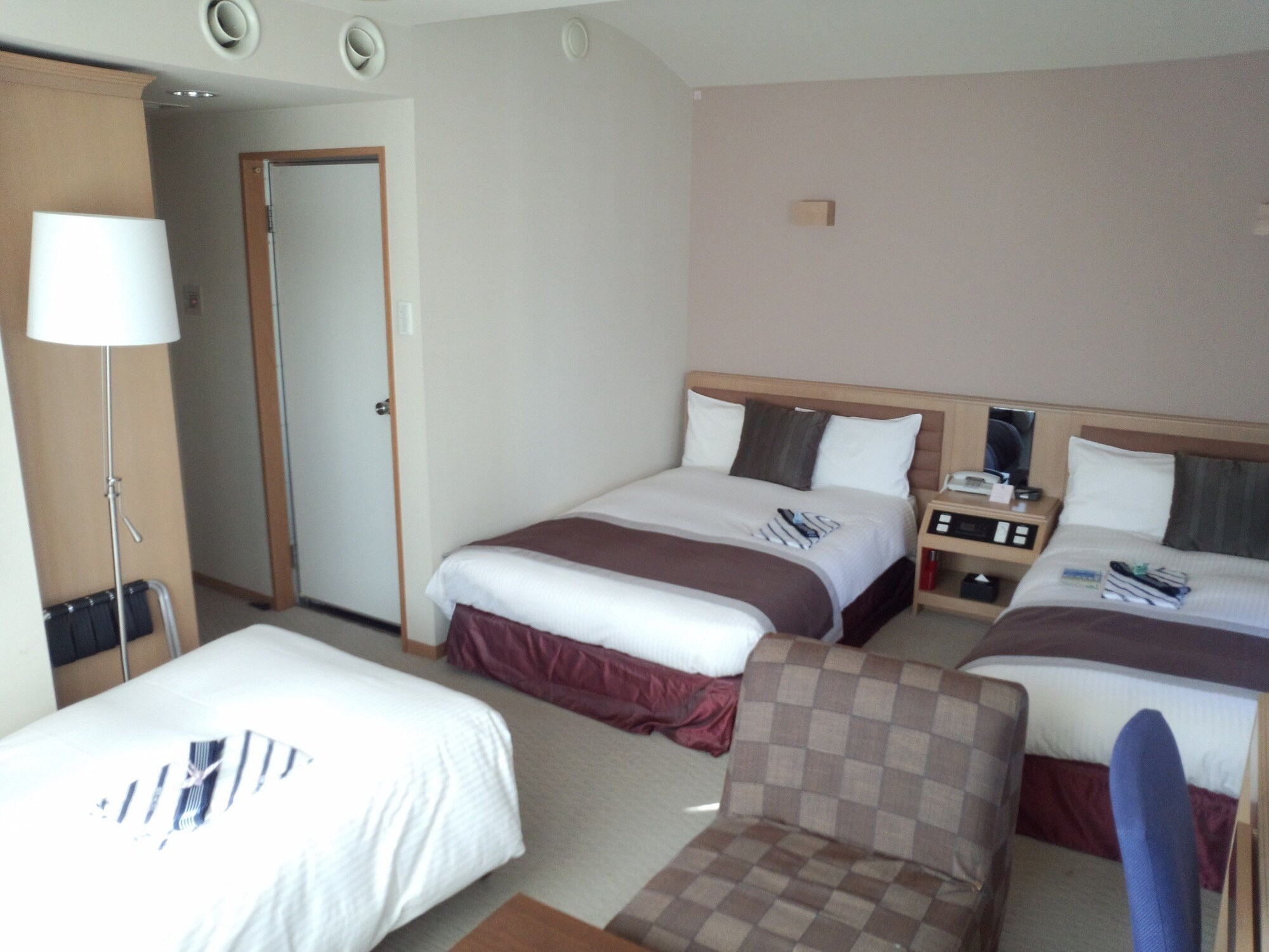 ROOM, TRIPLE