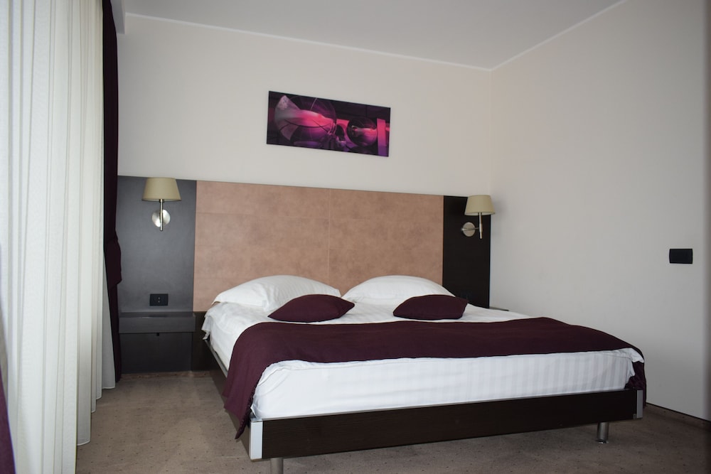 Hotel Regal 17/64