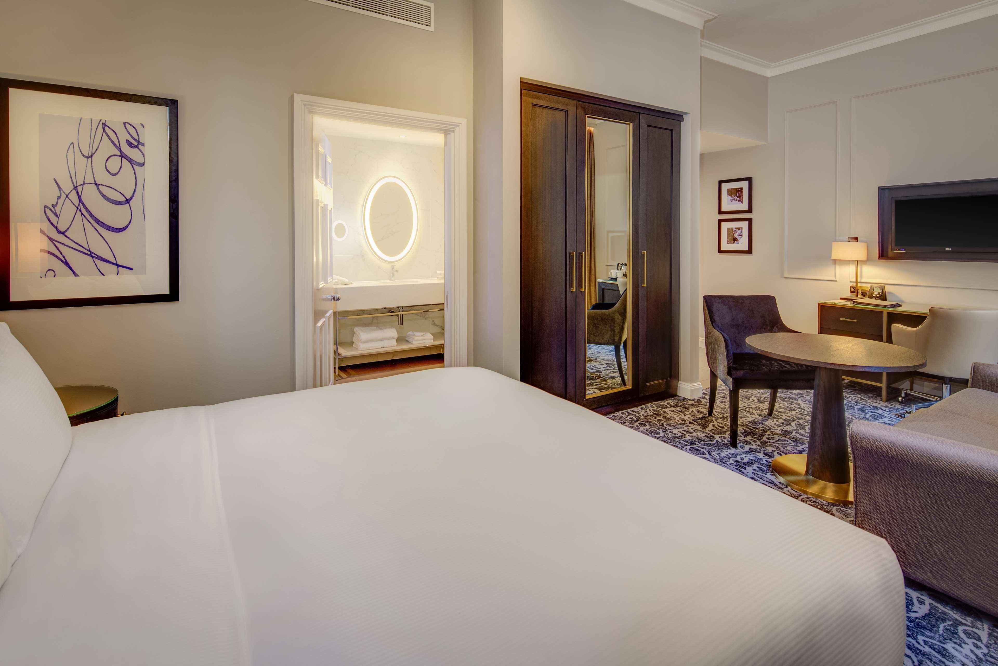 GUEST ROOM, DELUXE, DOUBLE BED