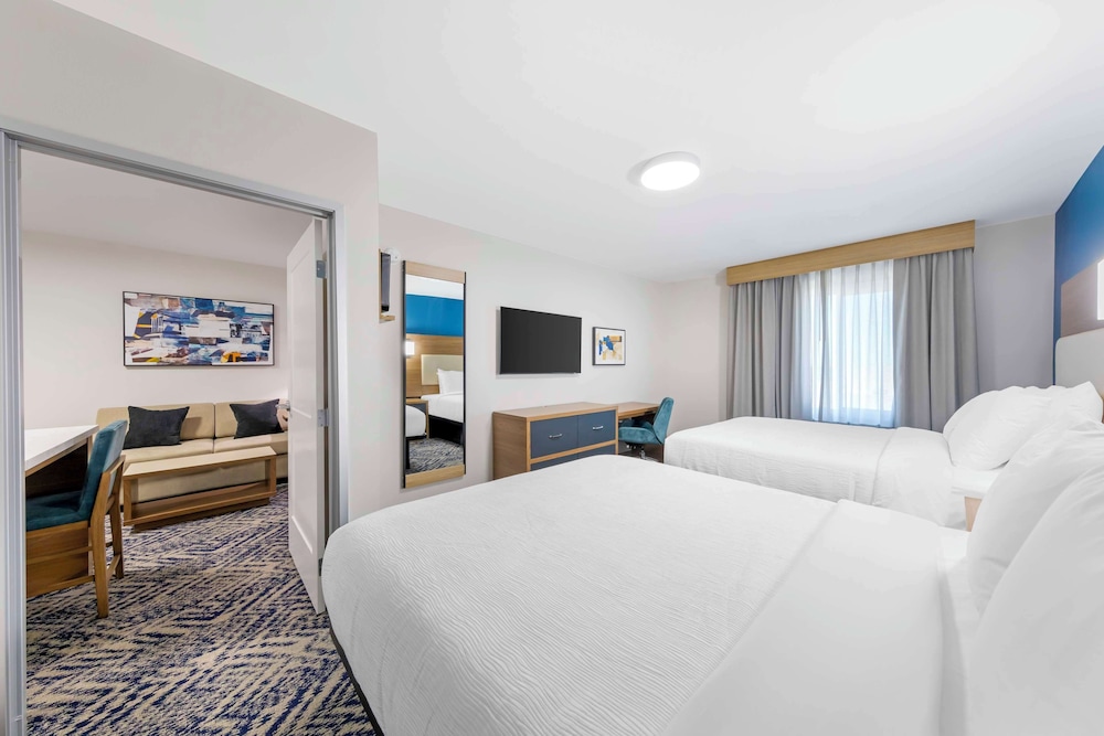 Suite, 3 Beds, Kitchen, Accessible
