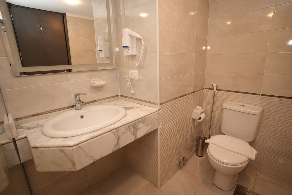 Mar Charbel Hotel 54/55