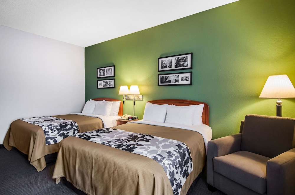 Sleep Inn & Suites Danville Hwy 58 11/35