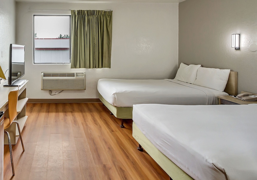 Motel6 Ogden, UT- Downtown 25/64