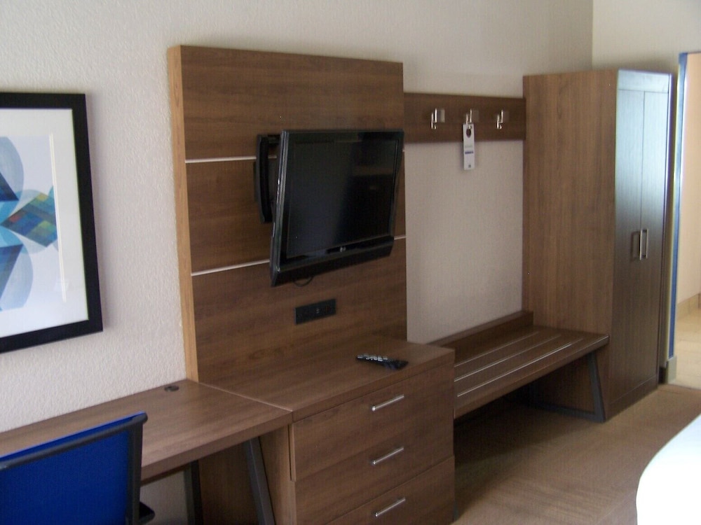 Holiday Inn Express New Albany - Louisville NW 41/50