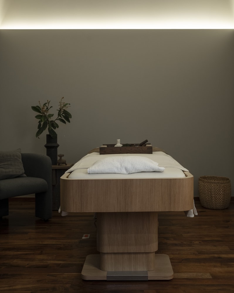 Nima Local House Hotel 75/77