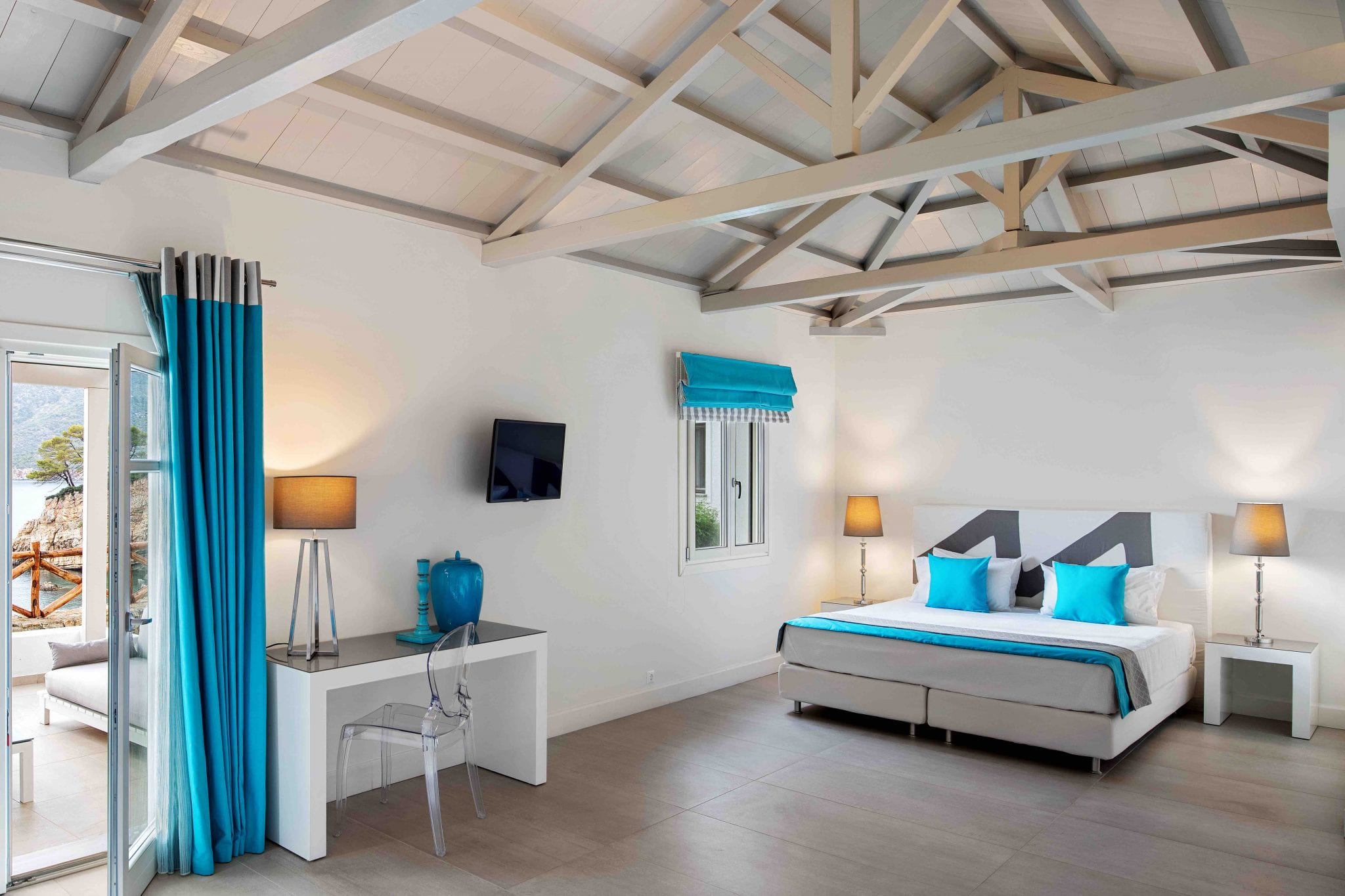 Suite, Sea Front