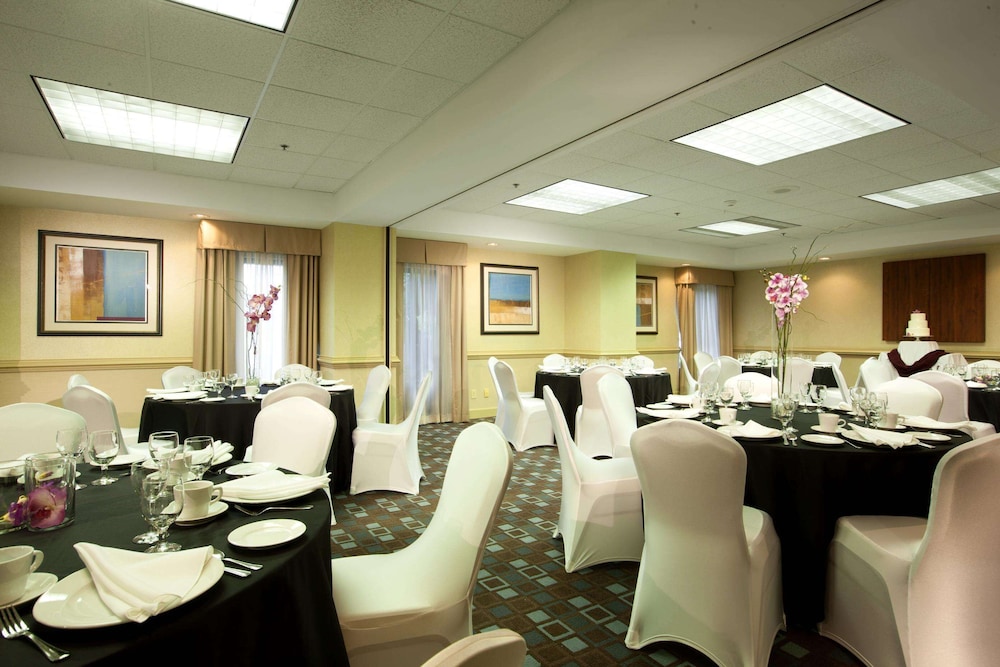 Hampton Inn Pennsville 38/48