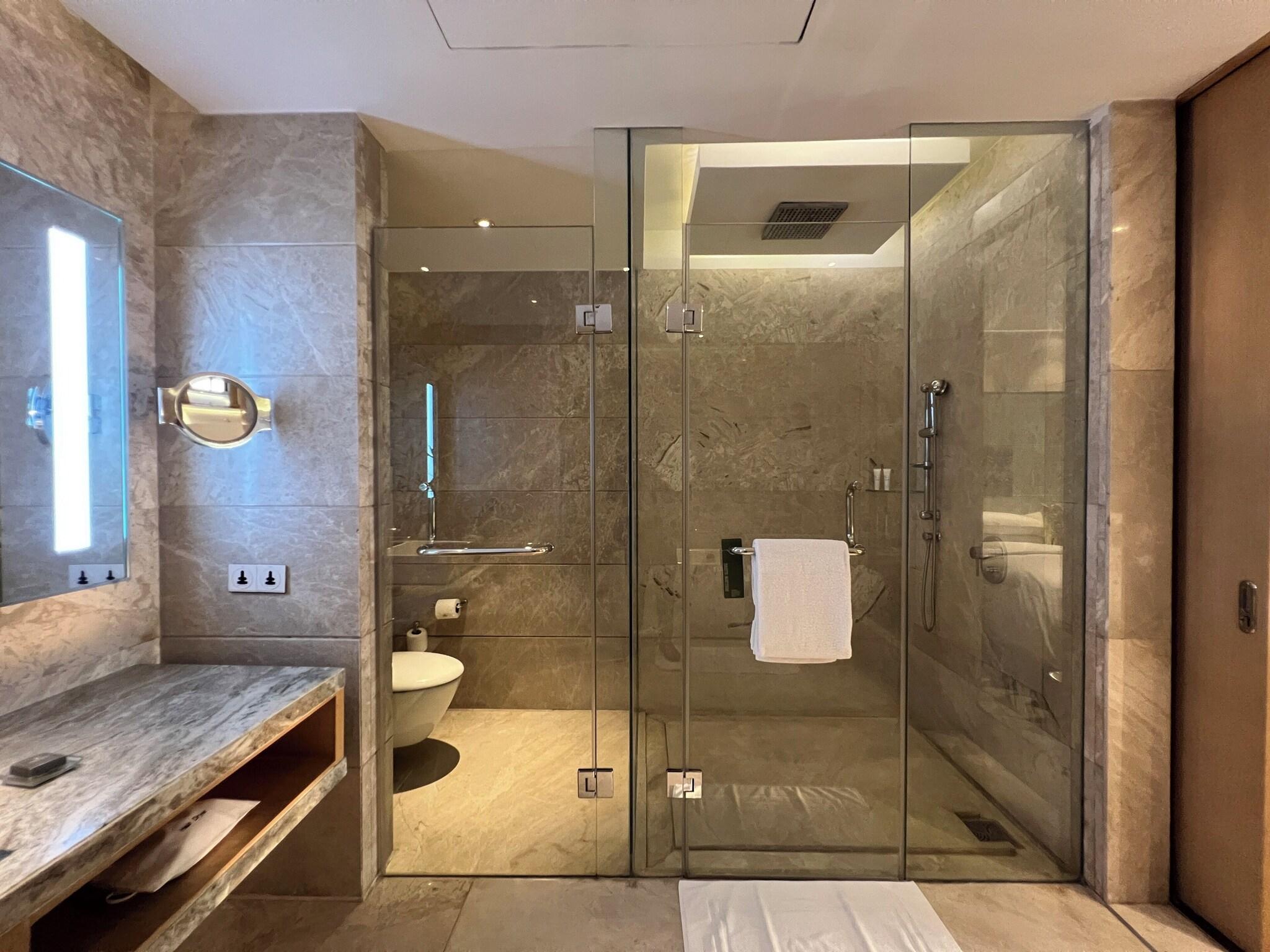 Club, Twin Beds, Renaissance Dhaka Gulshan Hotel 10/10