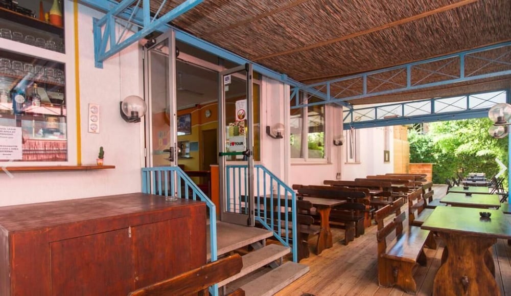 Sunflower Beach Hostel 30/50