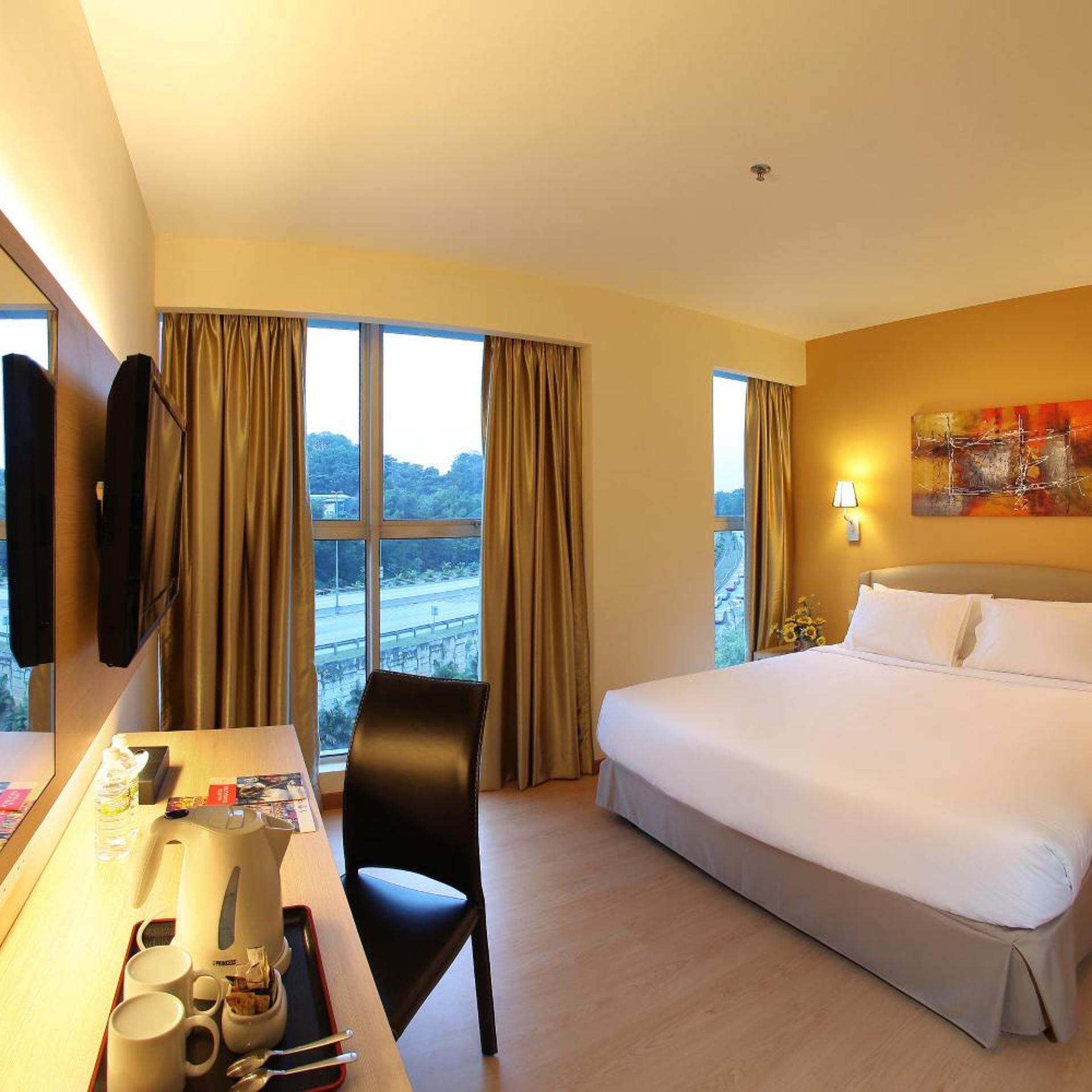 Deluxe, Double or Twin Bed