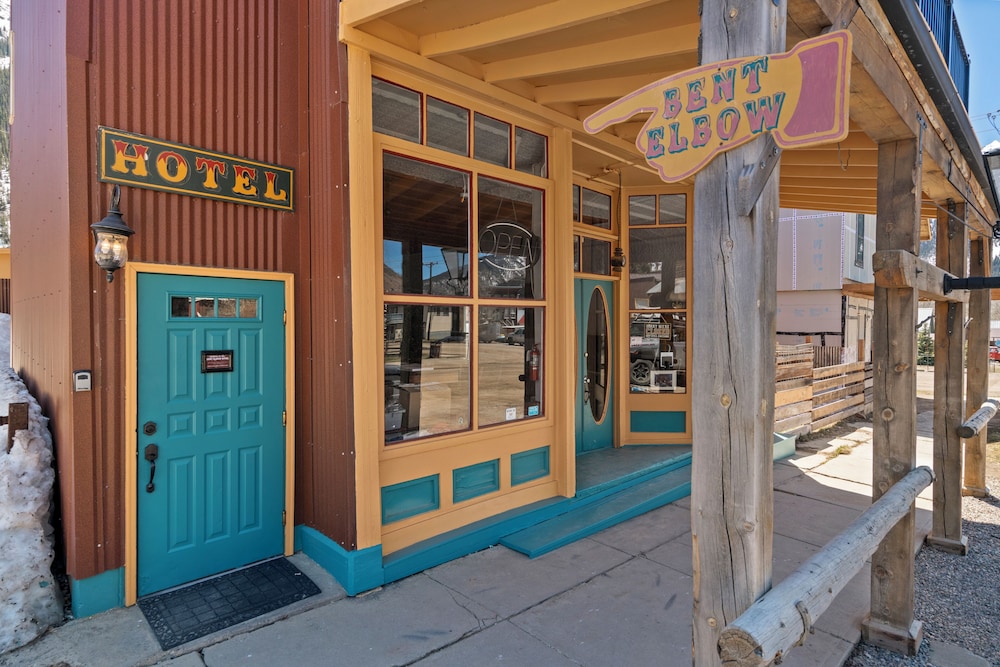 The Bent Elbow Hotel and Restaurant 4/40