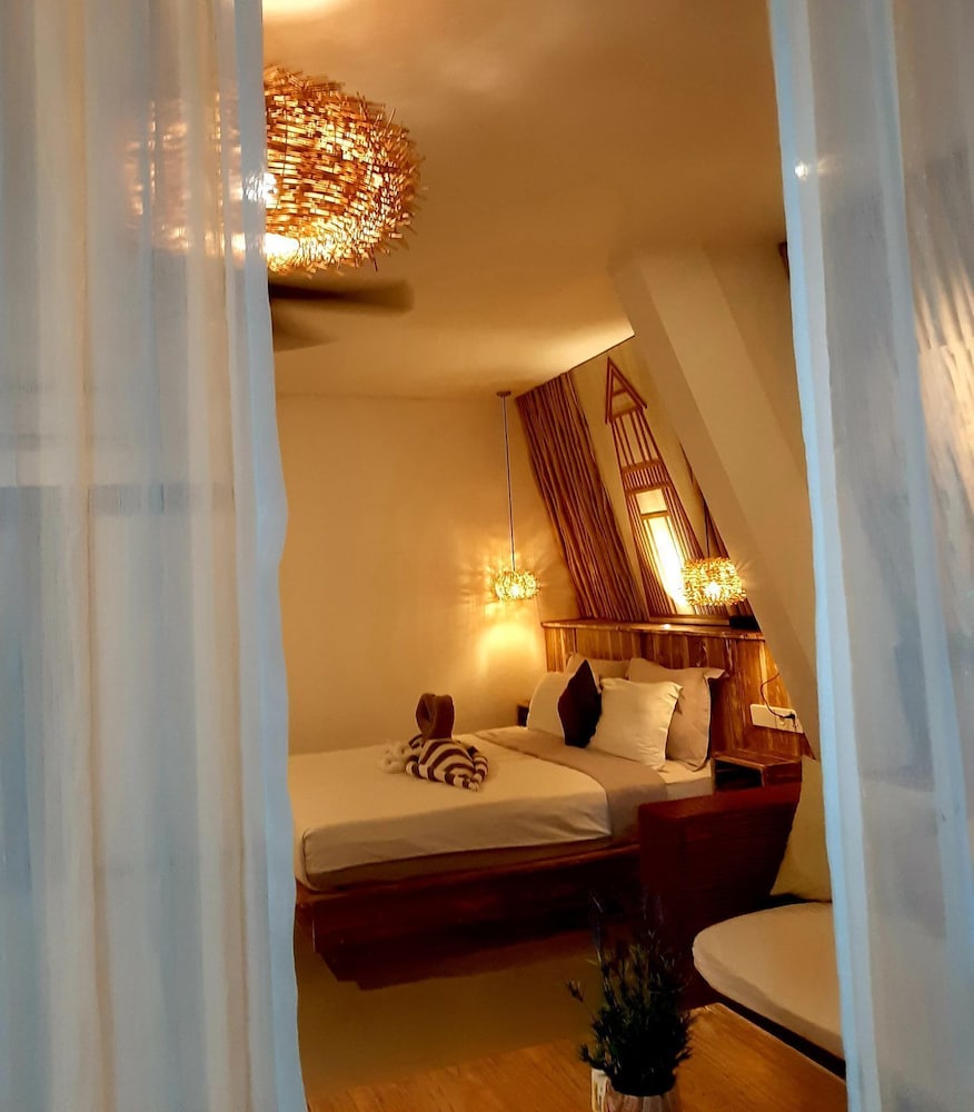 KIES VILLAS LOMBOK 33/67