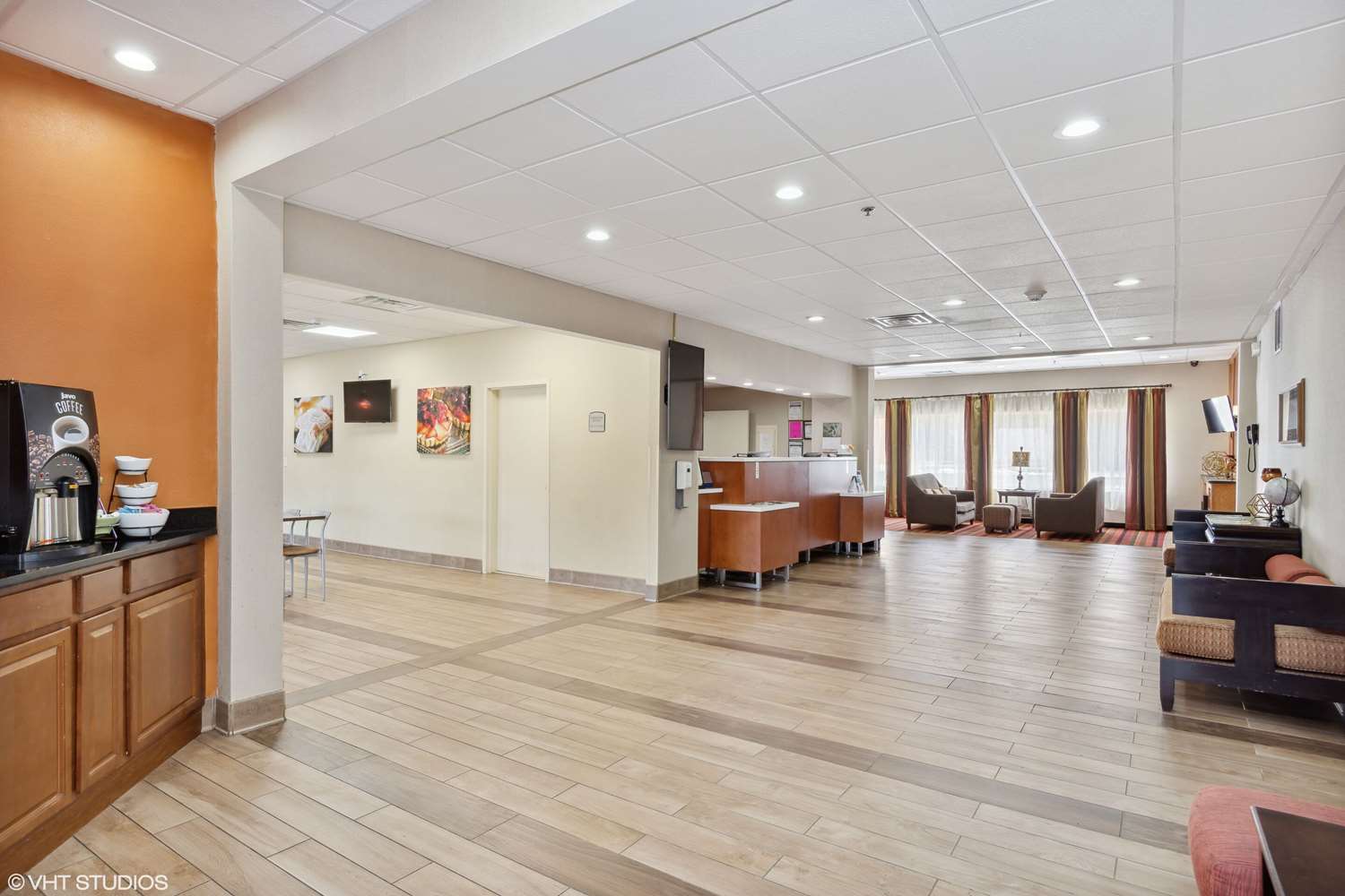 Quality Inn & Suites Morgantown - University Area 1/6