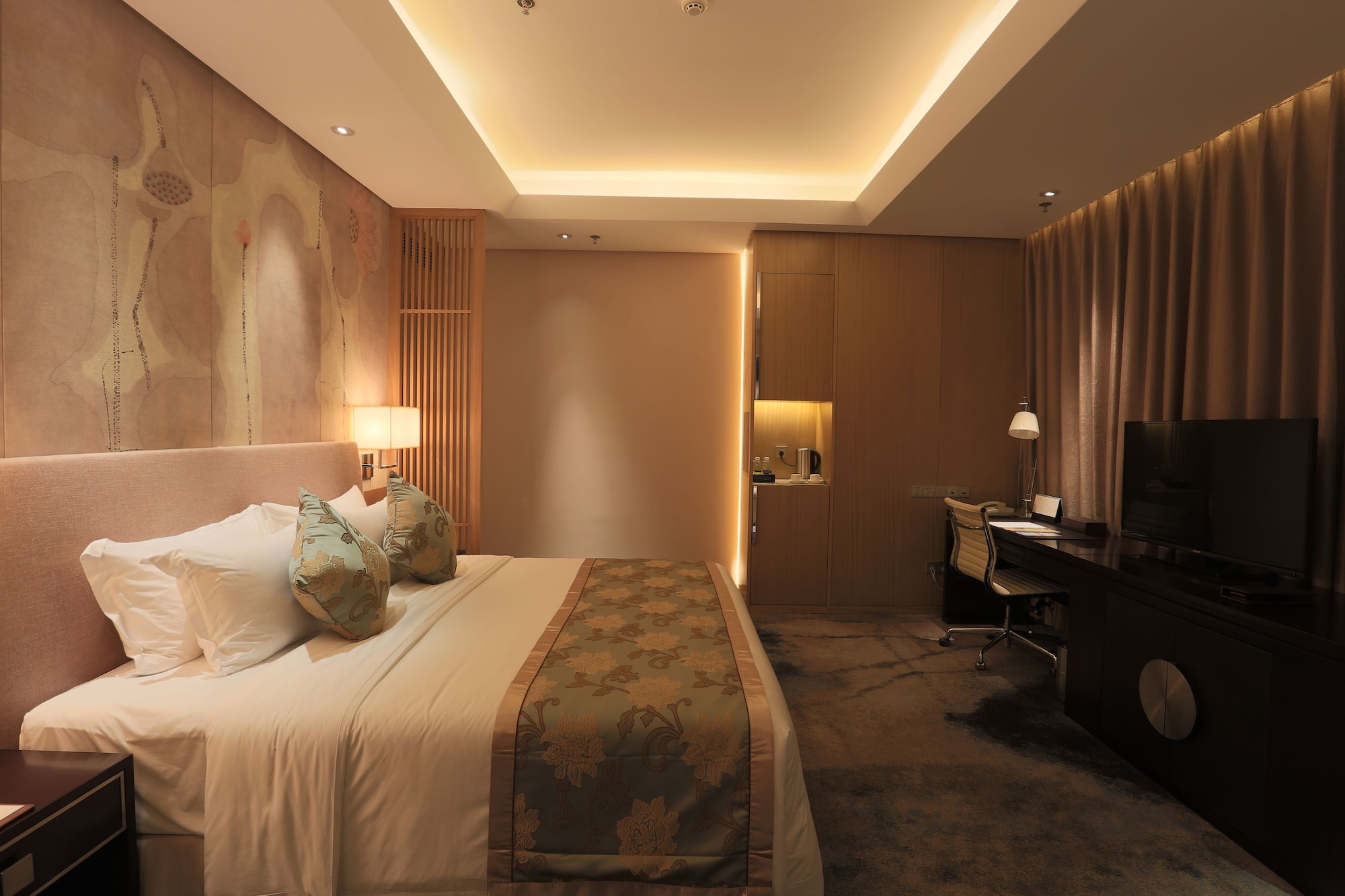 Executive, King Bed