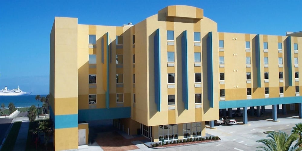 Cocoa Beach Suites 3/33