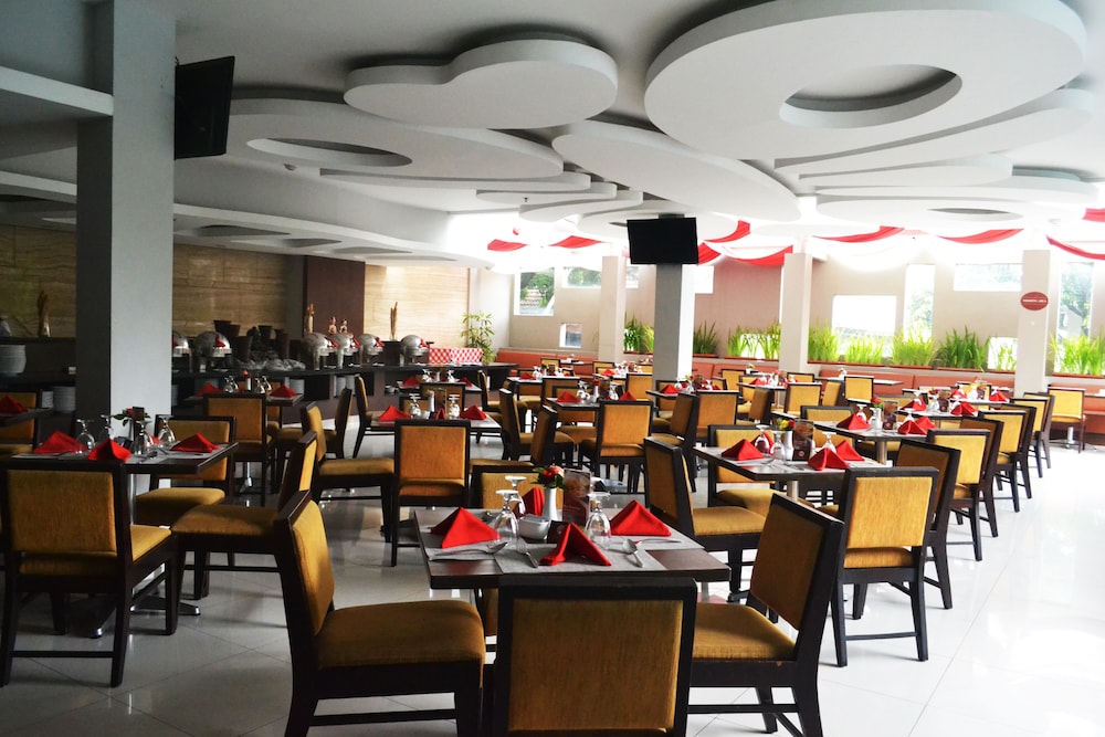 Grand Cakra Hotel 38/52