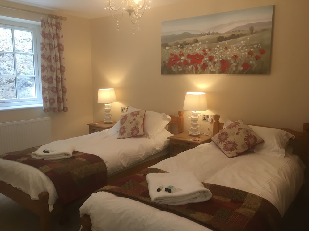 The Waterwheel Inn 6/50