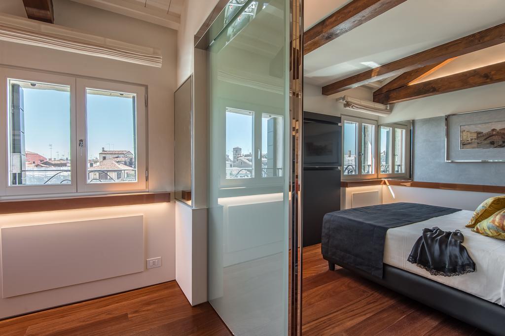 DELUXE STUDIO APARTMENT WITH RIALTO VIEW