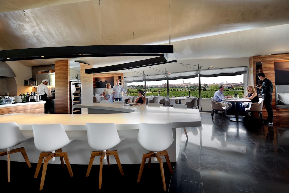 Cava Hotel Mastinell 6/68