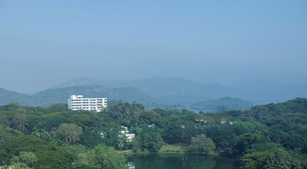 Marriott Executive Apartments Lakeside Chalet Mumbai 35/38