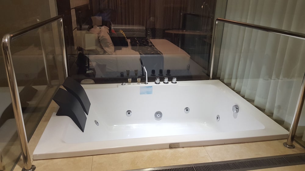 Prime Asia Hotel 49/50
