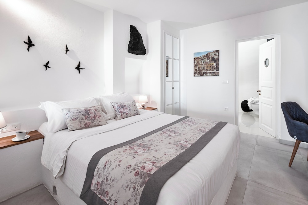Room, Triple, Queen Bed, Caldera View, Sofa