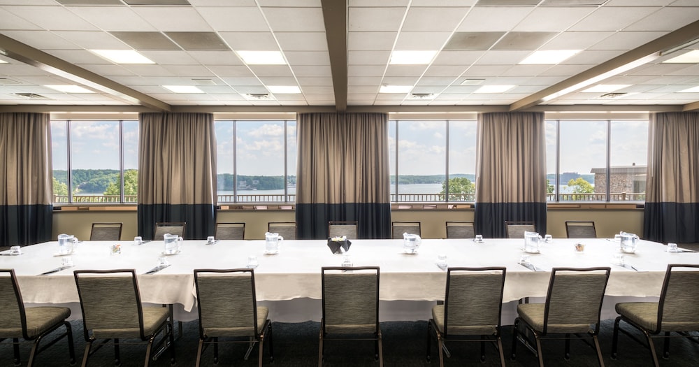 Lodge of Four Seasons Golf Resort Marina Spa 52/66