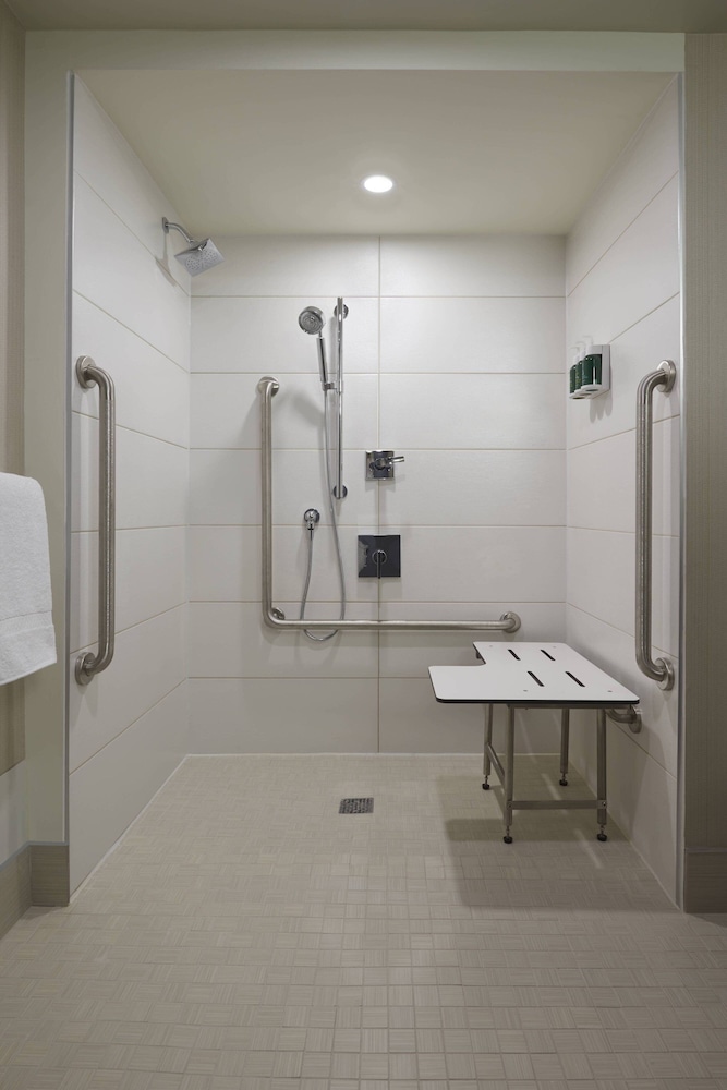 Courtyard by Marriott Oshawa 12/54