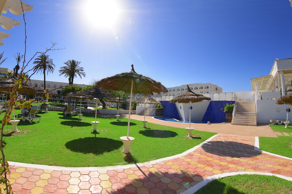 El Mehdi Beach Resort 81/84