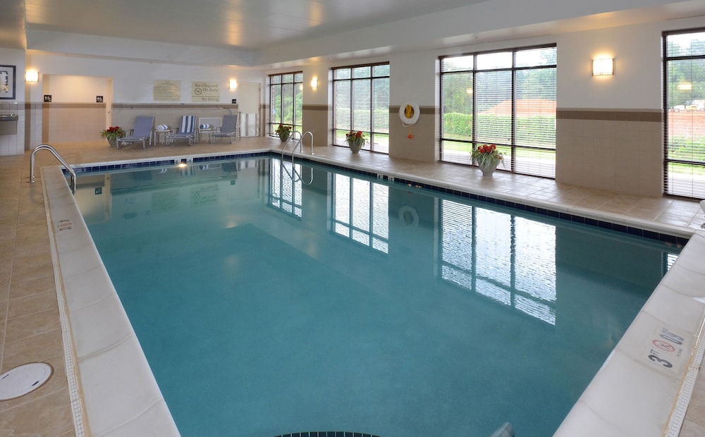 Hampton Inn Suites Lynchburg 3/37
