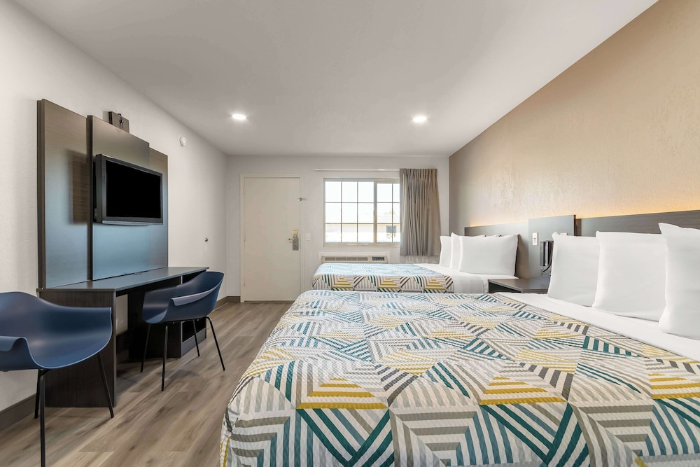 غرفة قياسية بسريرين كوين للمدخنين، Motel6 Willows, CA 6/9