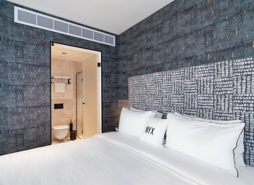Nyx, Executive, Suite, Queen Bed, Lounge Access