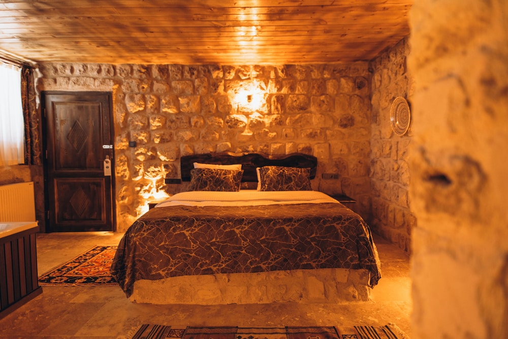 Isadora Cave Cappadocia 23/50
