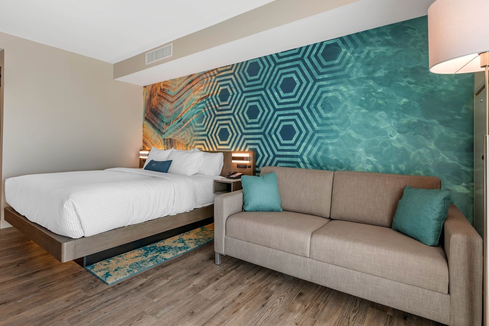 Cambria Hotel St Petersburg Madeira Beach Marina 17/58