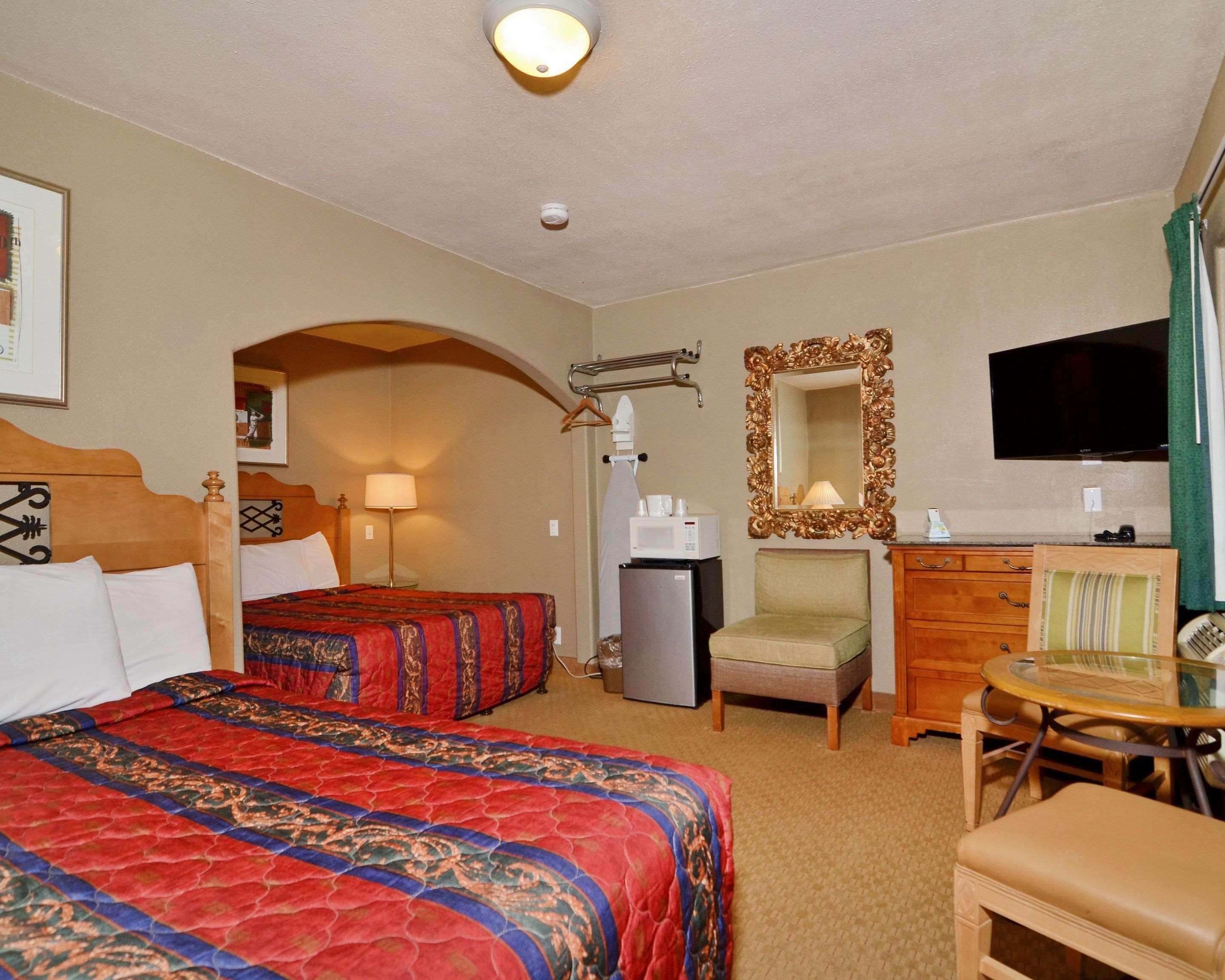 غرفة رباعية بسريرين مزدوجين، Rodeway Inn Near Coachella 5/5