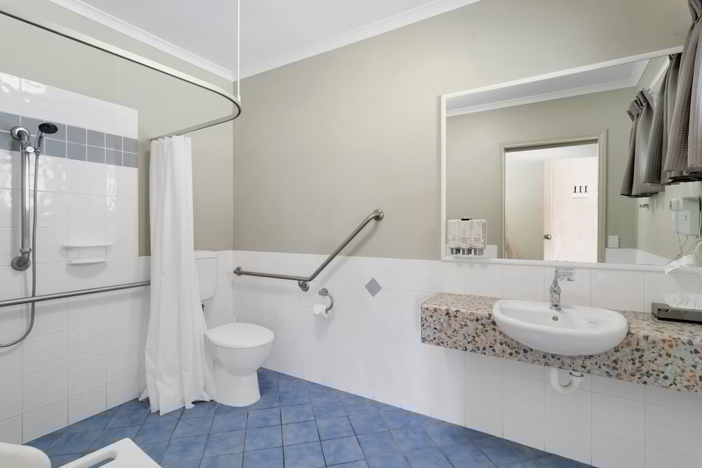 MACKAY RESORT MOTEL 26/65