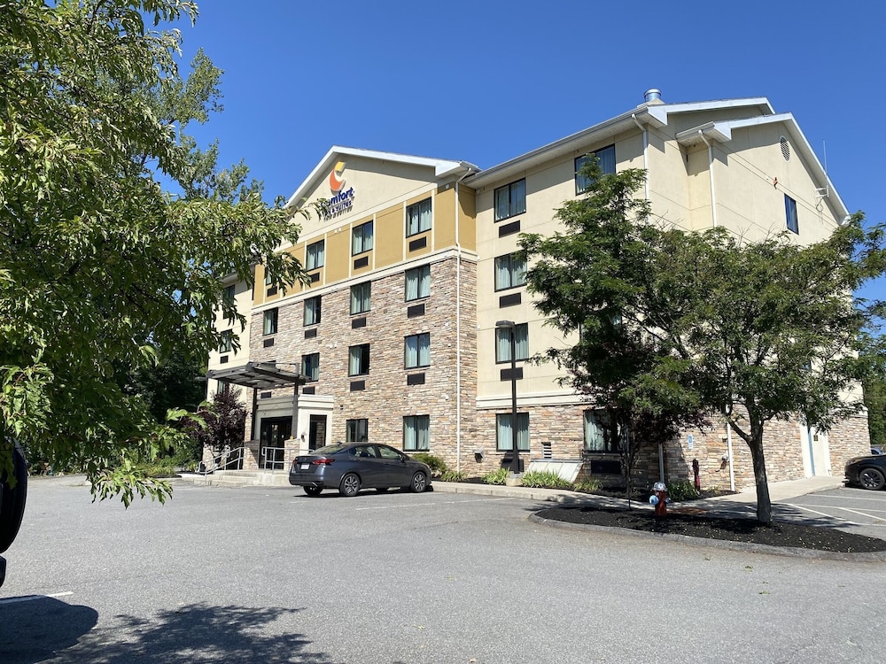 Comfort Inn & Suites Brattleboro I-91 44/47