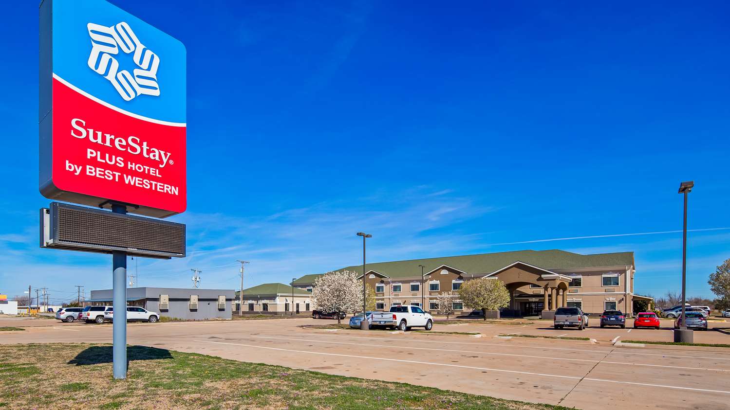 SURESTAY PLUS HOTEL BY BEST WESTERN QUANAH 28/28