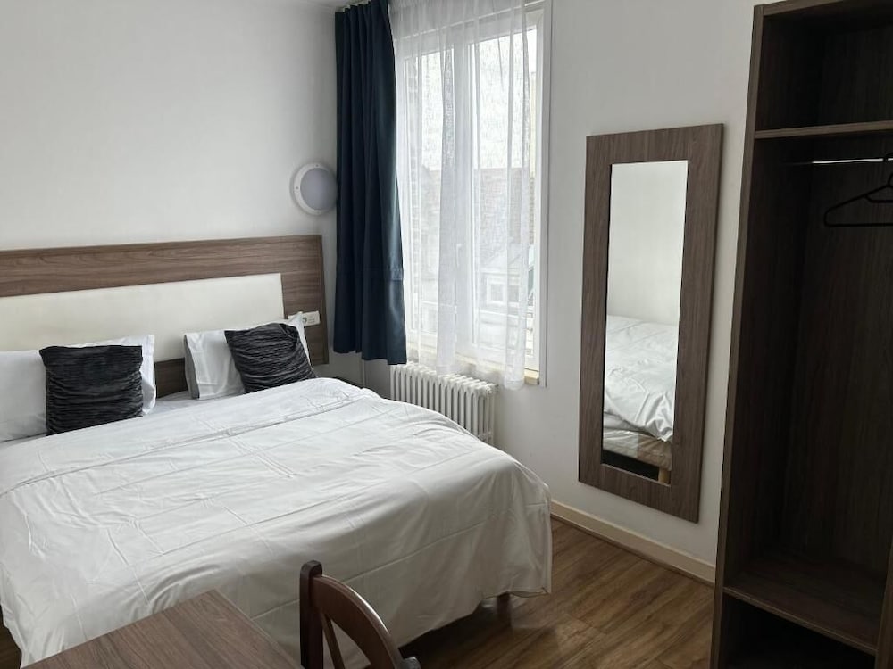Hotel Le Clemenceau 7/45