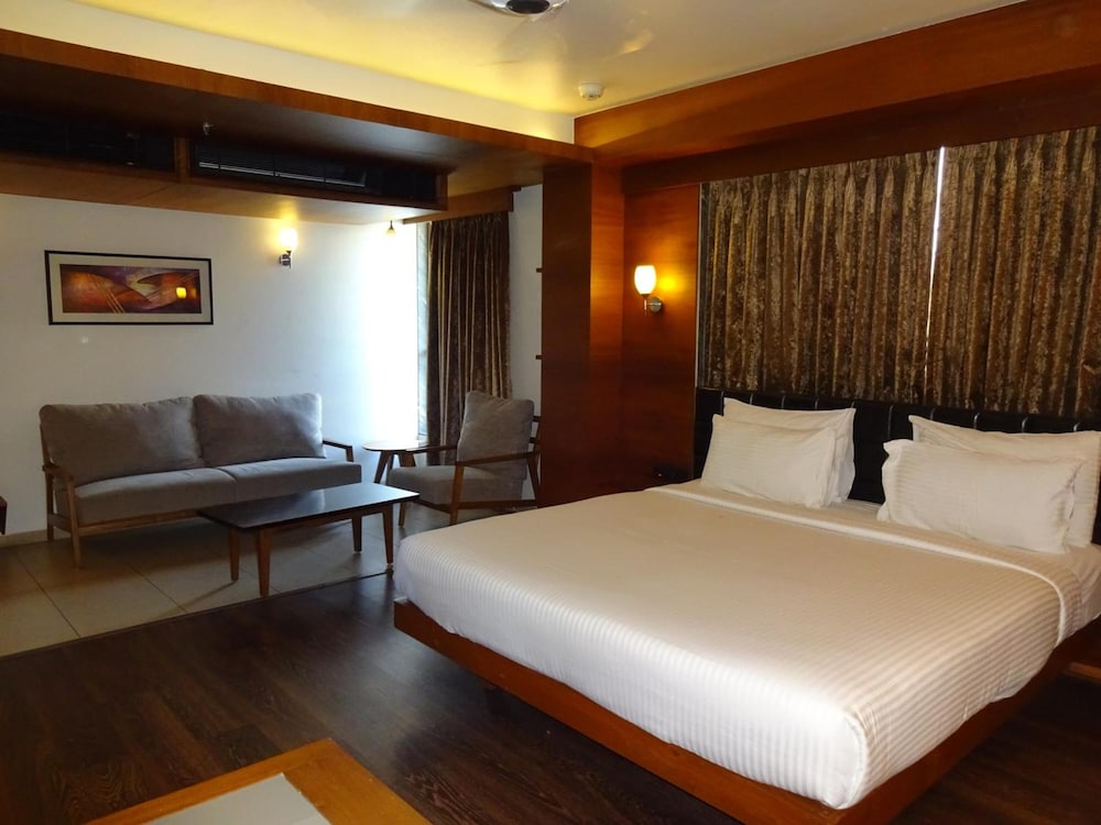Hotel Cosmopolitan Ahmedabad 20/62