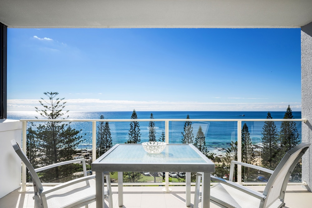 PACIFIC BEACH RESORT 72/77