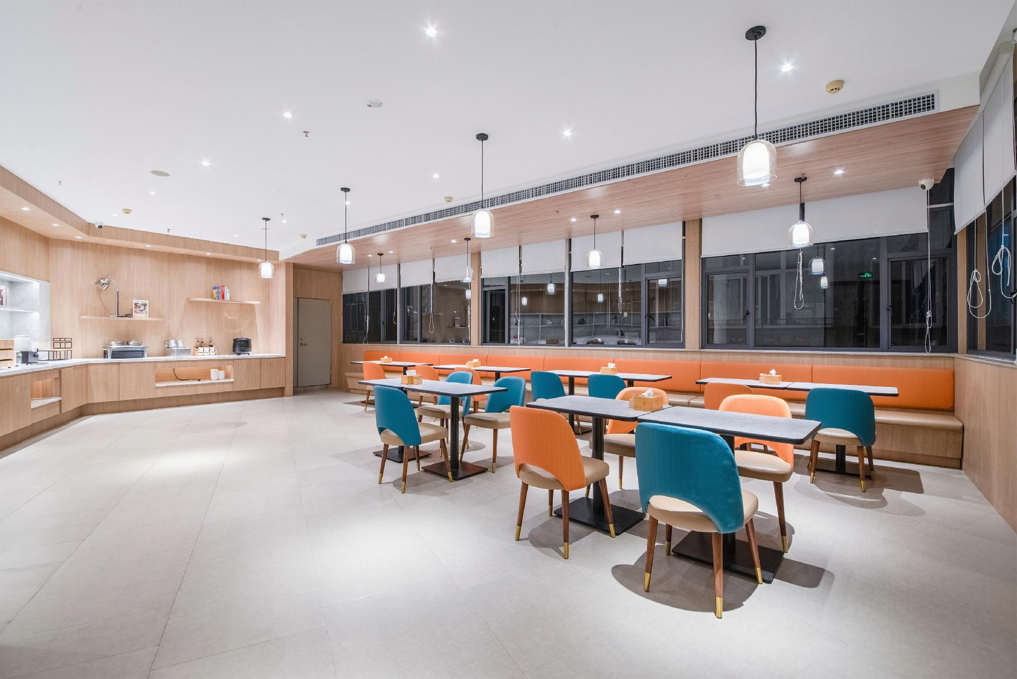 Hanting Hotel Kunming Stadium Metro Station 33/44