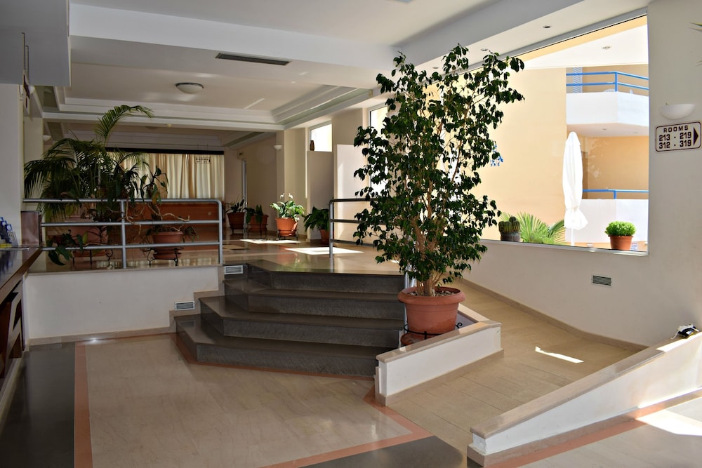 Adonis Hotel 16/57