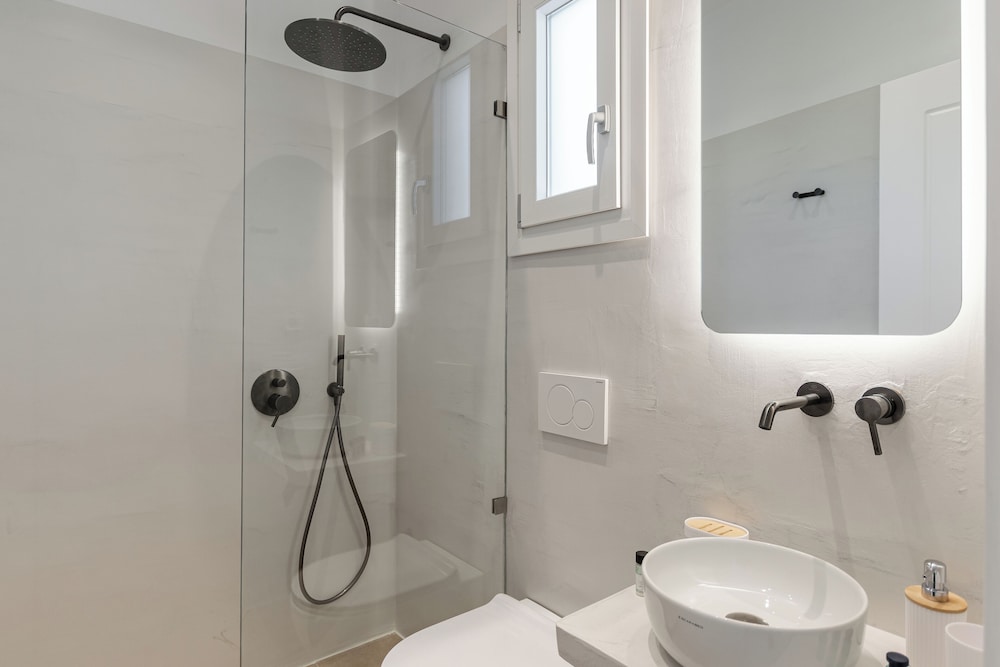Birbas Hotel 126/128
