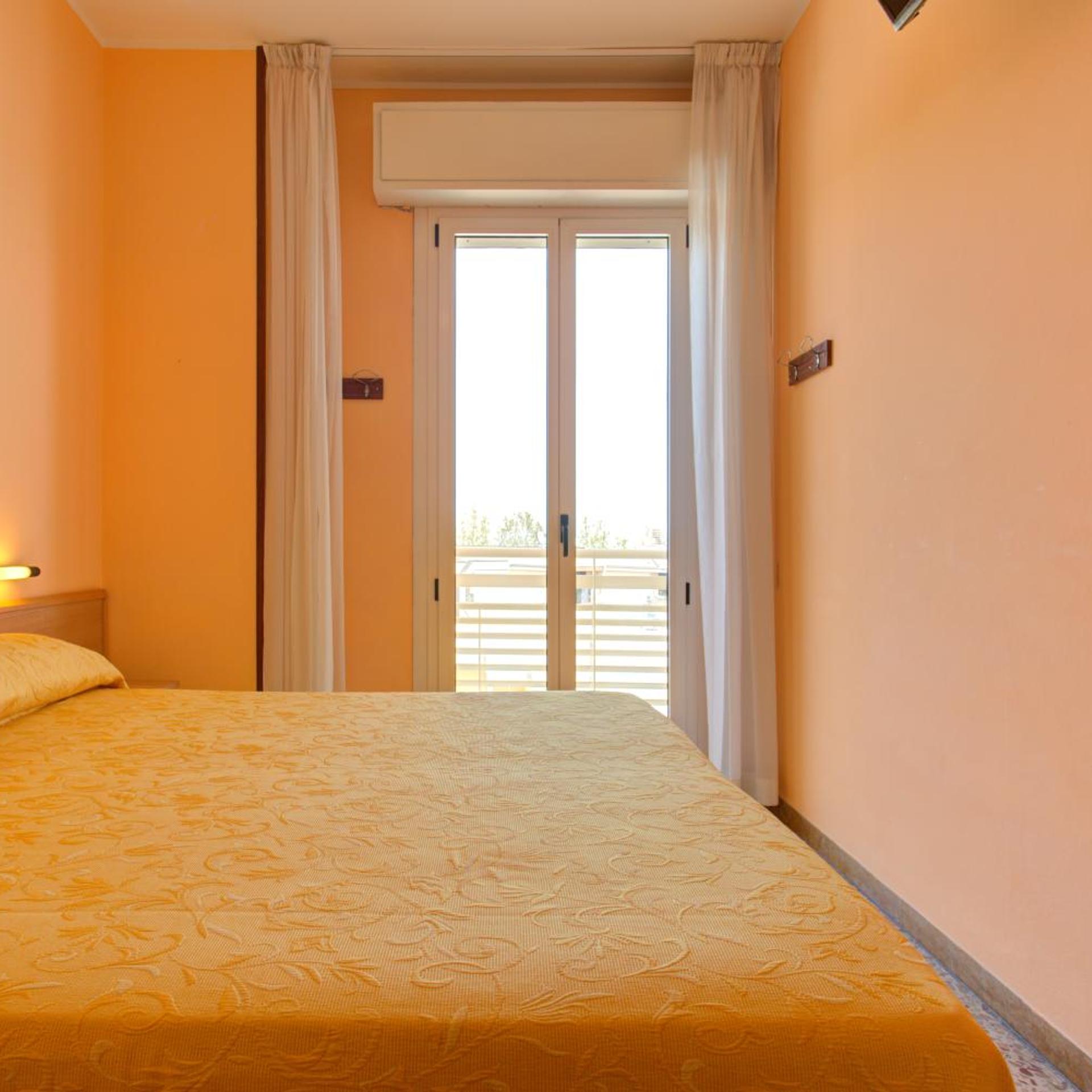 Hotel Nella 8/50