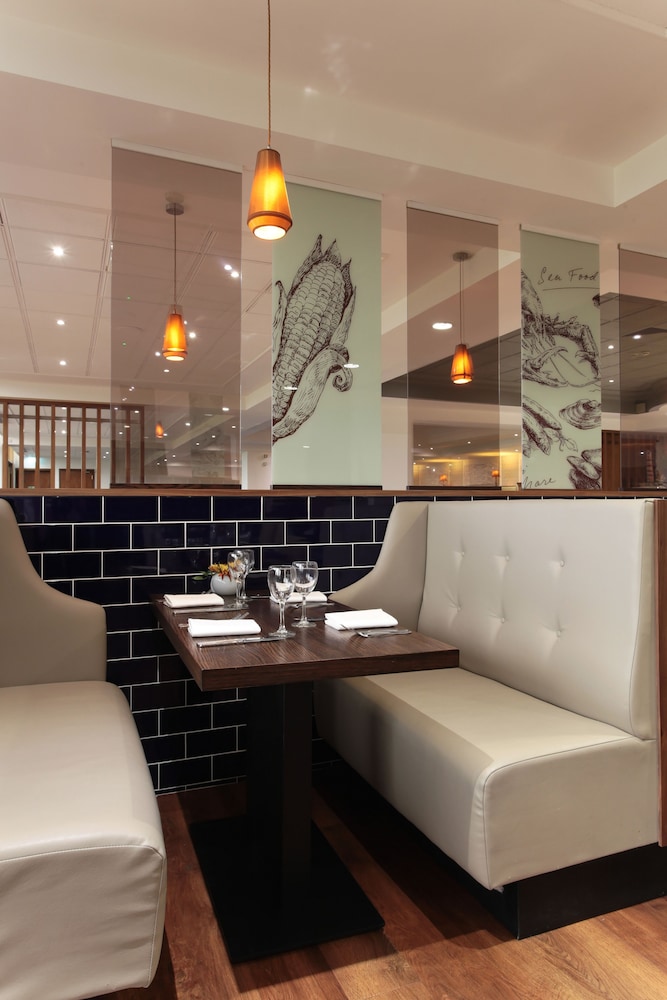 RENAISSANCE LONDON HEATHROW HOTEL 6/46